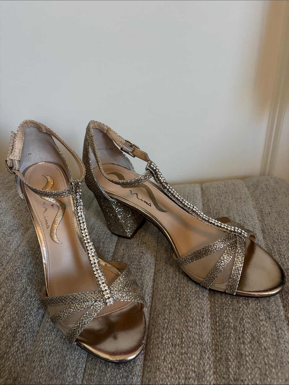 Nina Metallic Gold Glitter T-Strap Block Heel Sandals Size 6